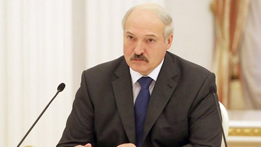 Лукашенко раскритиковал бонусы к зарплатам банкиров