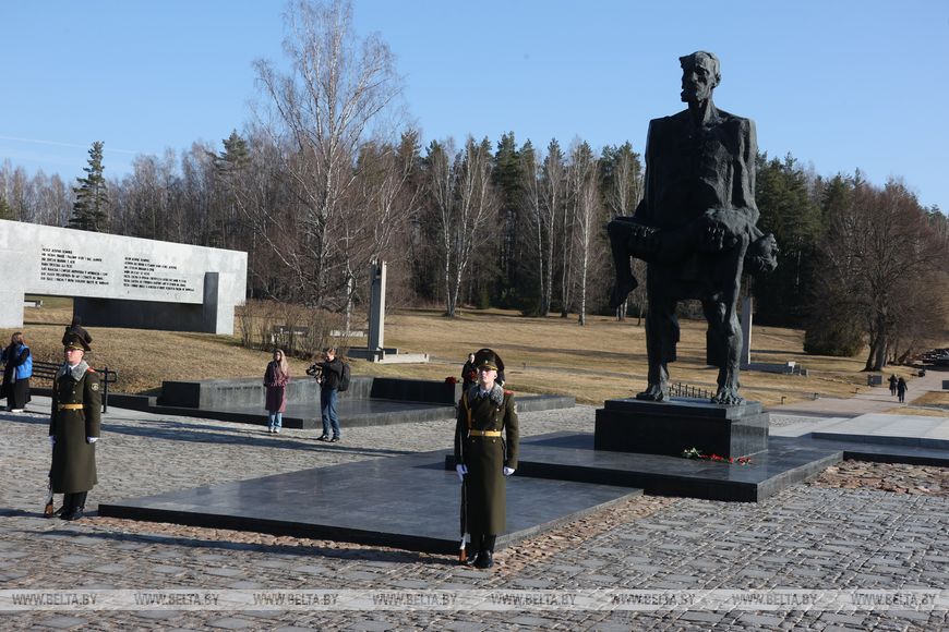 «Пусть скорбь и печаль обернутся в мужество ваше и силу». В Хатыни сегодня проходит всенародная вахта памяти