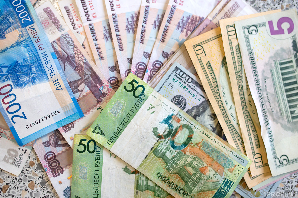 В Беларуси на начало торгов 14 марта доллар продолжает дешеветь
