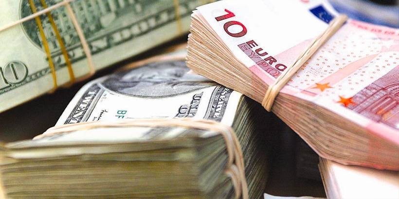 Перед выходным Днём Победы на торгах доллар подорожал, российский рубль и юань подешевели