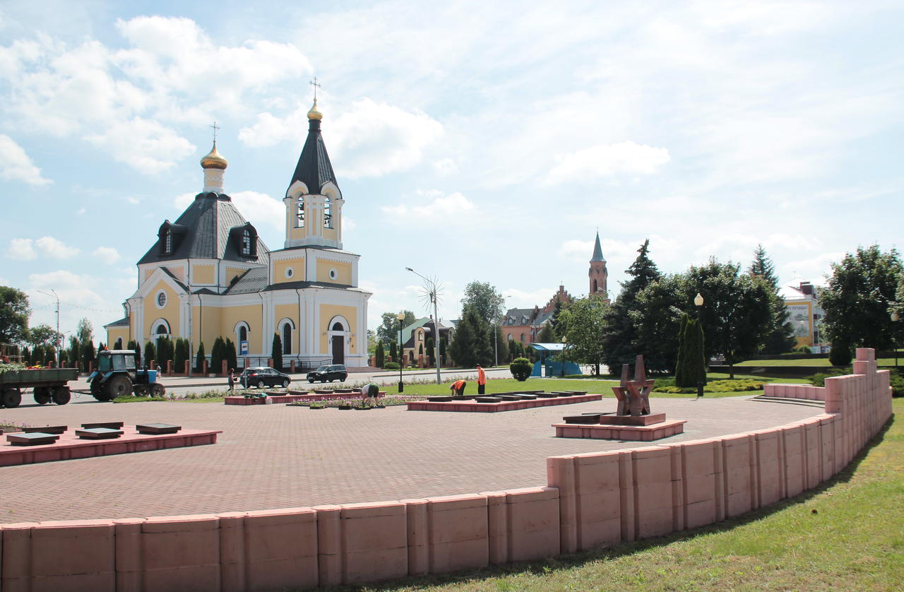 В Речице открылась выставка Илоны Чвань – «Планета радужного детства»