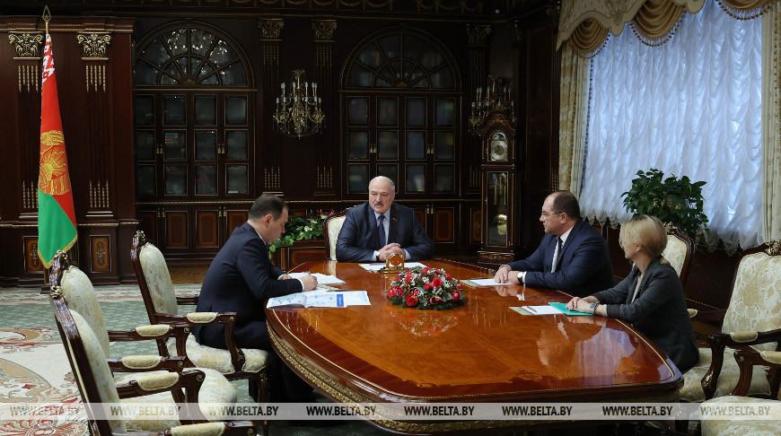 Лукашенко намерен ознакомиться с работой крупных белорусских компаний в условиях санкций