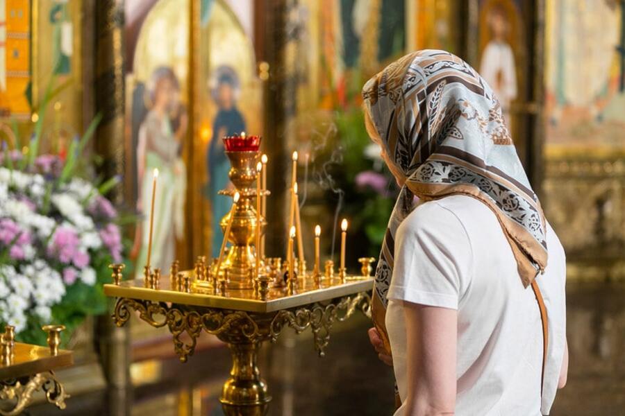 Православные верующие отмечают Родительскую субботу Великого поста 14 марта