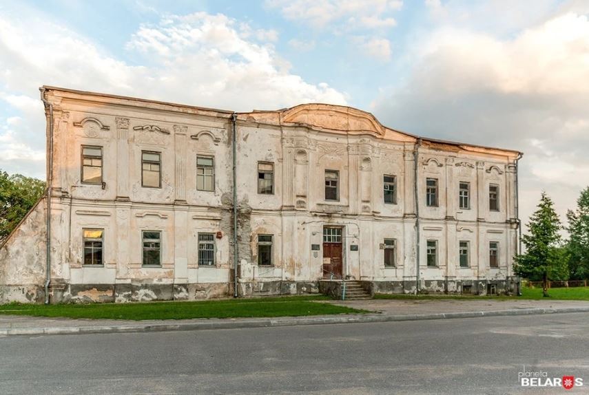 Дворец Радзивиллов под Дятлово выставили на продажу за 96 рублей
