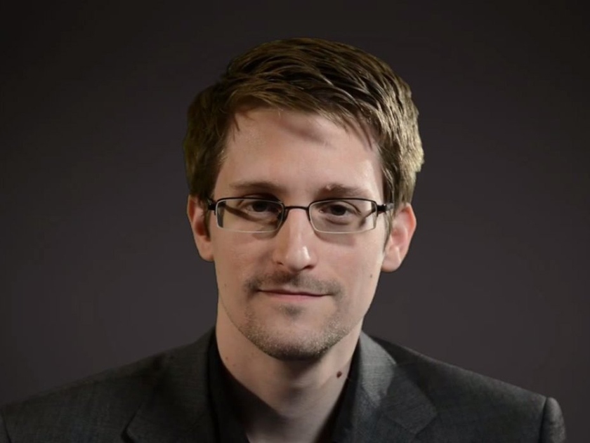 Эдвард Сноуден дал присягу на верность и стал гражданином России