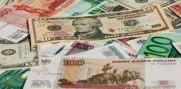 Доллар и евро 17 мая подорожали, российский рубль подешевел