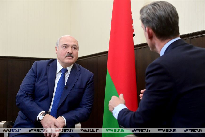 Лукашенко призвал США не отдавать ядерное оружие «обезумевшим политикам»