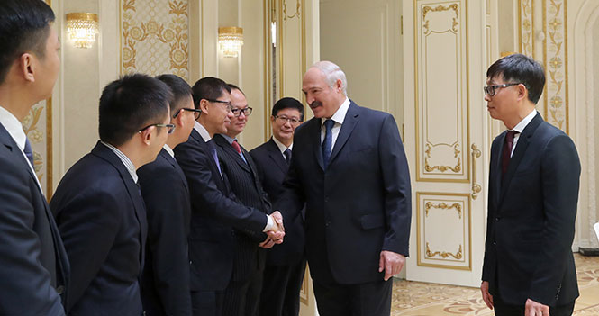 Лукашенко заявил о готовности поддержать новые проекты с китайской "Мидеа Груп"