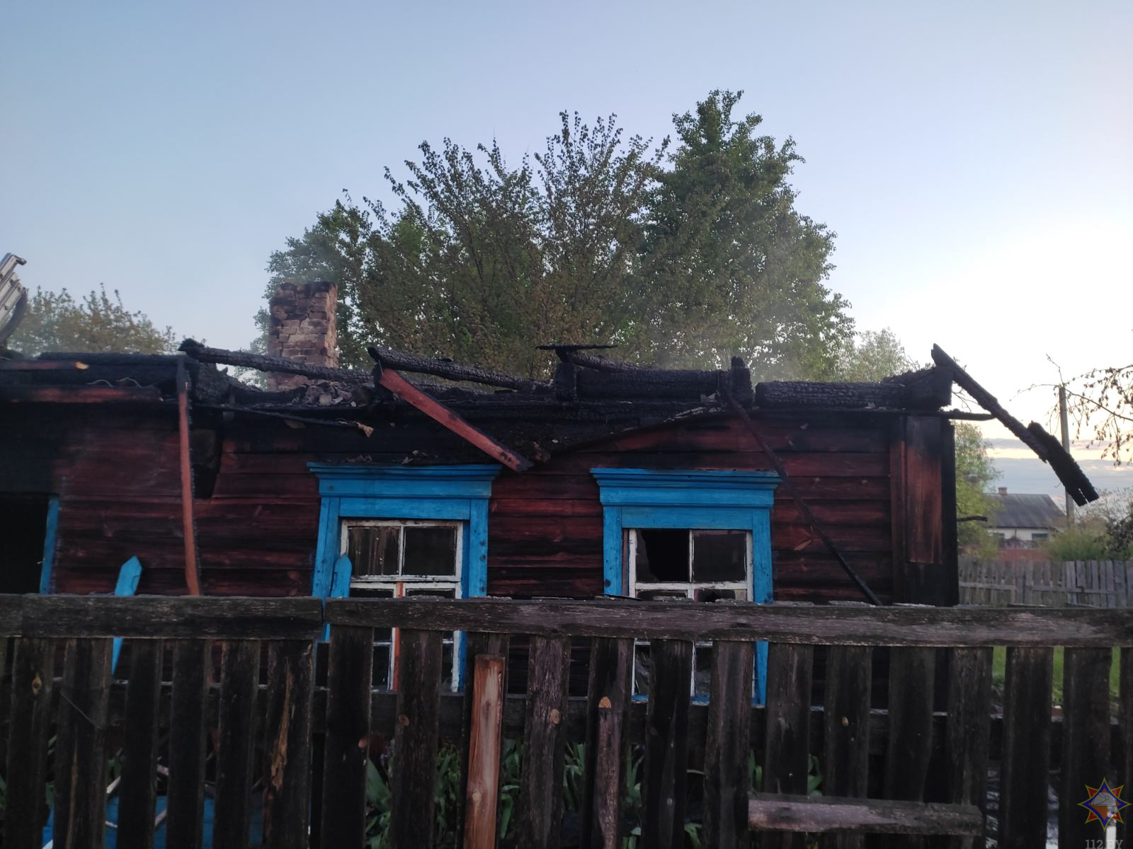 При ночном пожаре в Петрикове семейную пару спас автономный пожарный извещатель