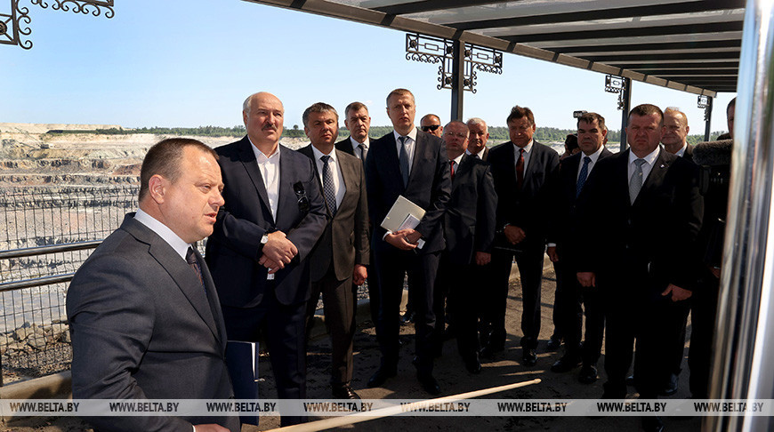 Лукашенко посещает предприятие "Гранит", где хотят построить новый горный комбинат. Что покажут Президенту?