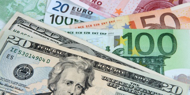 Доллар, евро и российский рубль дорожают
