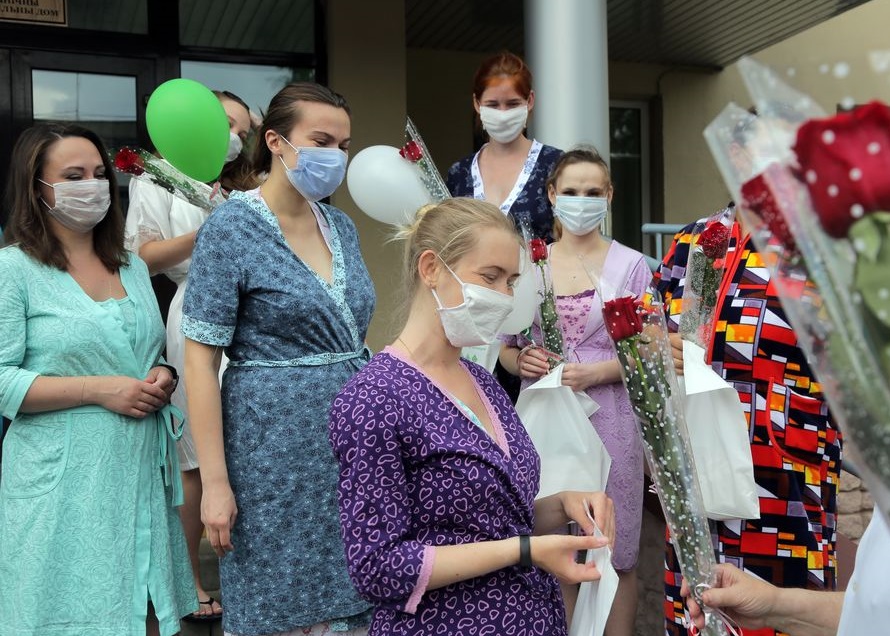В Гомельской областной больнице прошла акция "Подари новорожденному вышиванку"