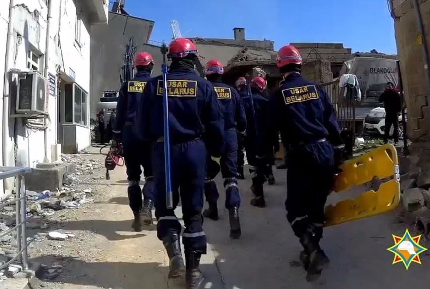 Видео. Белорусские спасатели в Турции спасли трех человек из-под завалов после землетрясений