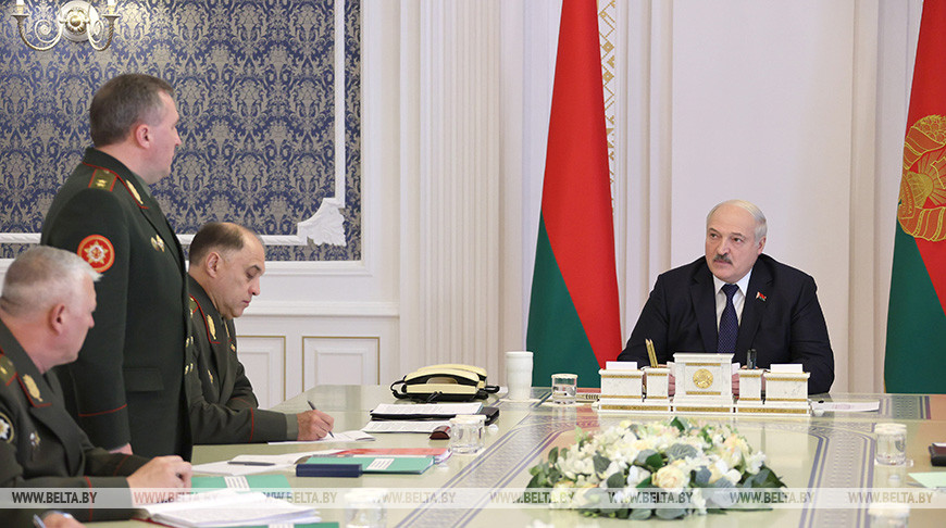 Лукашенко сказал, что делать белорусам, которые начали чувствовать «неладное»