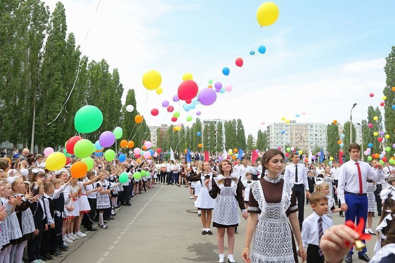 Последний звонок прозвенел сегодня в школах Беларуси