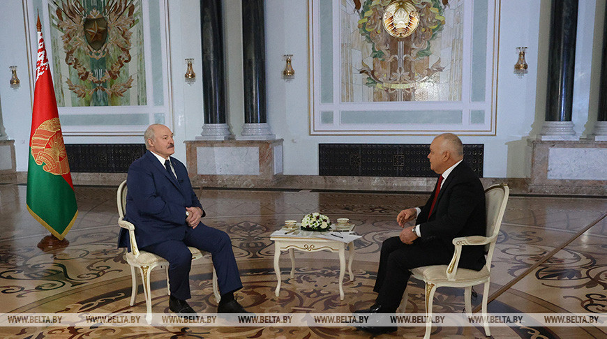 Лукашенко дает интервью гендиректору МИА "Россия сегодня" Дмитрию Киселеву