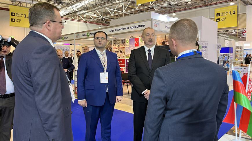 Президент Азербайджана посетил стенд Беларуси на сельхозвыставках в Баку