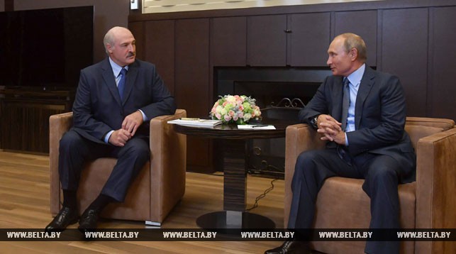 Лукашенко лично поздравил Путина с днем рождения и обсудил белорусско-российскую повестку дня