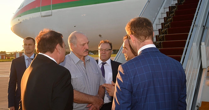 Президент Беларуси прибыл с рабочим визитом в Сочи, чтобы уладить спорные вопросы
