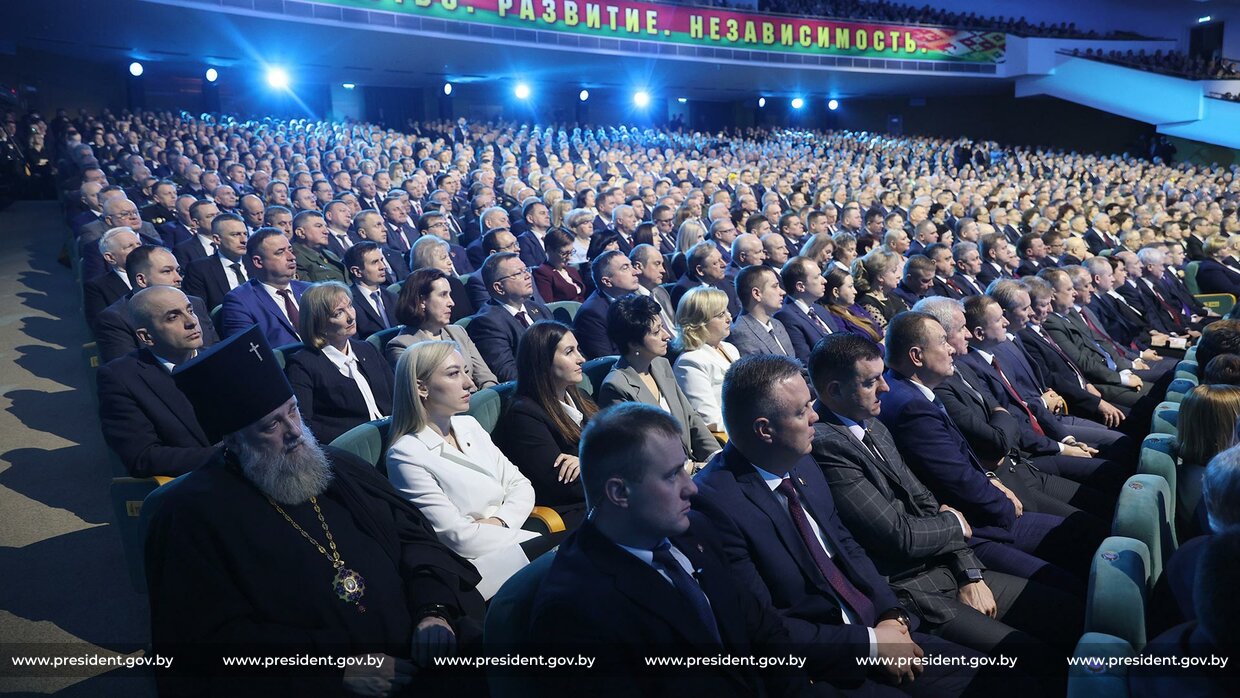 Лукашенко призвал прекратить боевые действия в Украине, объявив перемирие