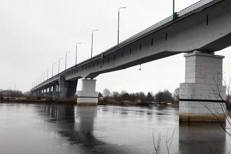 У моста через Припять начали обустройство временной дороги