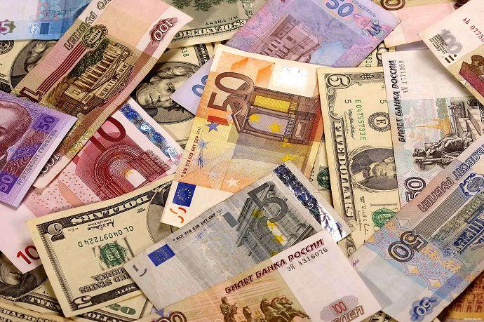 Белорусский рубль на торгах 15 декабря укрепился к трём основным валютам