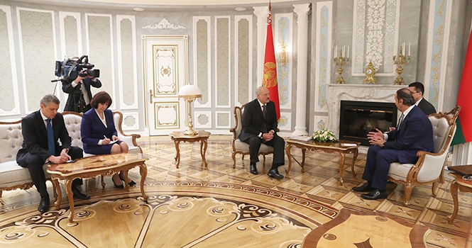 Президент Беларуси встретился с сирийским министром Мансуром Аззамом
