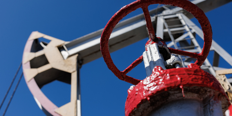 Уже выше 81 доллара. Нефть стремительно дорожает на фоне ударов по Ирану