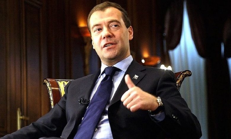 На решение МУС об "аресте" президента РФ Медведев пригрозил ударом высокоточной гиперзвуковой ракеты по зданию суда в Гааге