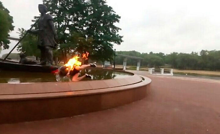 Действиям горящего ныряльщика в фонтан дадут правовую оценку