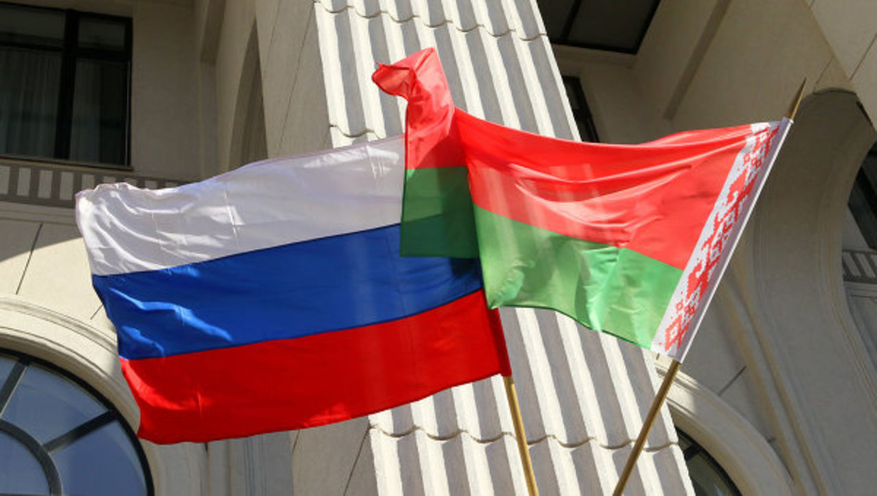 Президент Беларуси направился с визитом в Россию