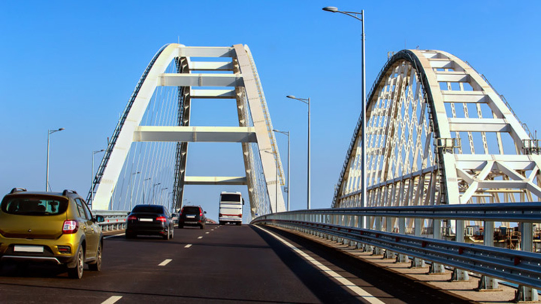 Движение автомобилей по Крымскому мосту восстановлено