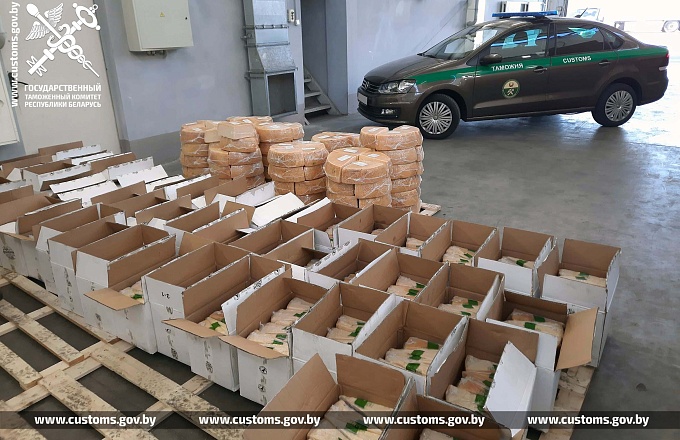 Видео. Брестские таможенники изъяли более 3,4 т импортного сыра, ввезенного из Польши в Беларусь