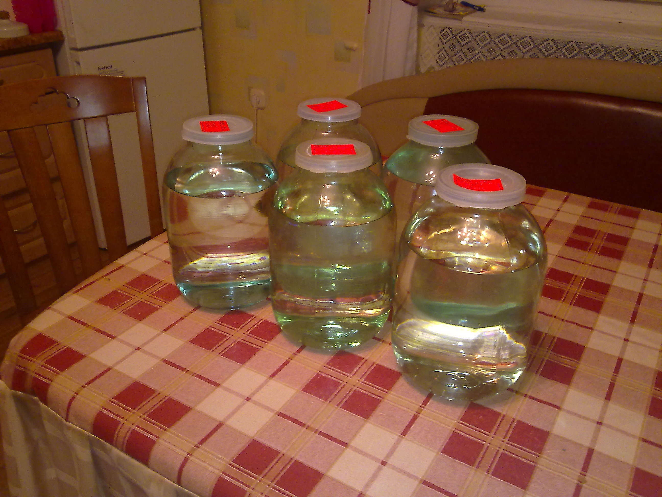 Более полутонны спирта хранила гомельчанка на своем подворье