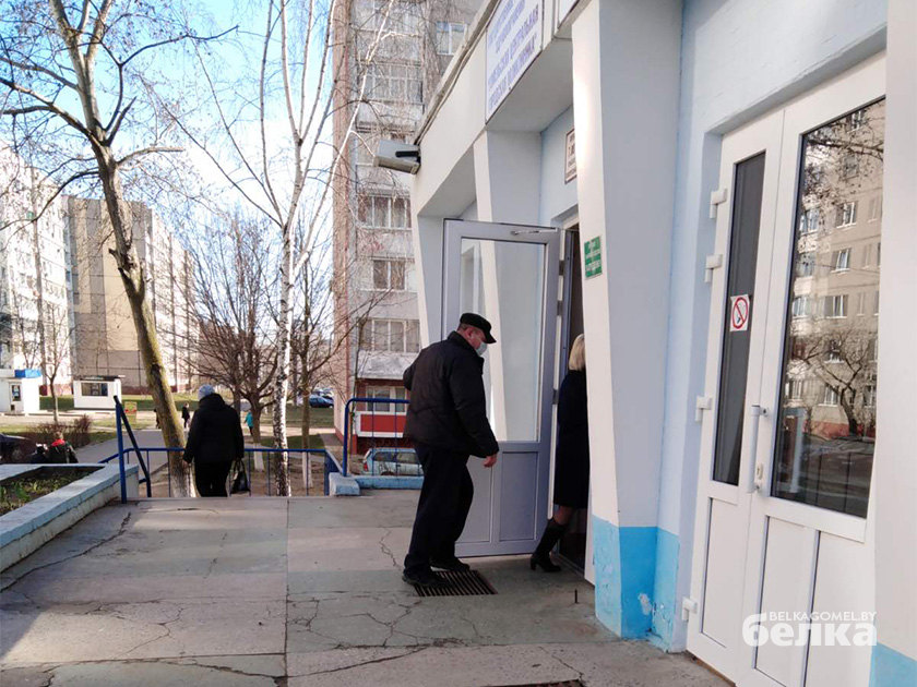 В Гомеле из поликлиники забрали мужчину с подозрением на коронавирус