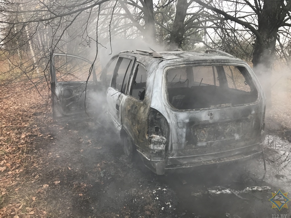 Горел как факел. В Хойникском районе воспламенился автомобиль