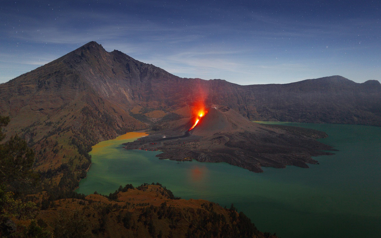 Белорусам рекомендуют воздержаться от посещения Бали из-за  вулкана