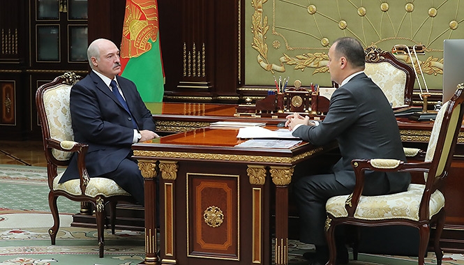 Президент Беларуси отметил эффективную работу отечественного военно-промышленного комплекса