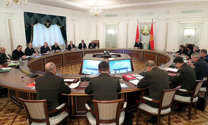 Президент недоволен работой с личным составом в белорусской армии