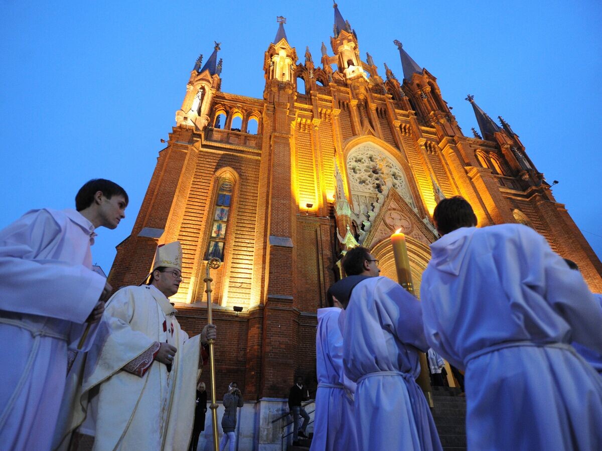 Католики и протестанты 5 апреля 2026 года празднуют Пасху или Воскресение Христово