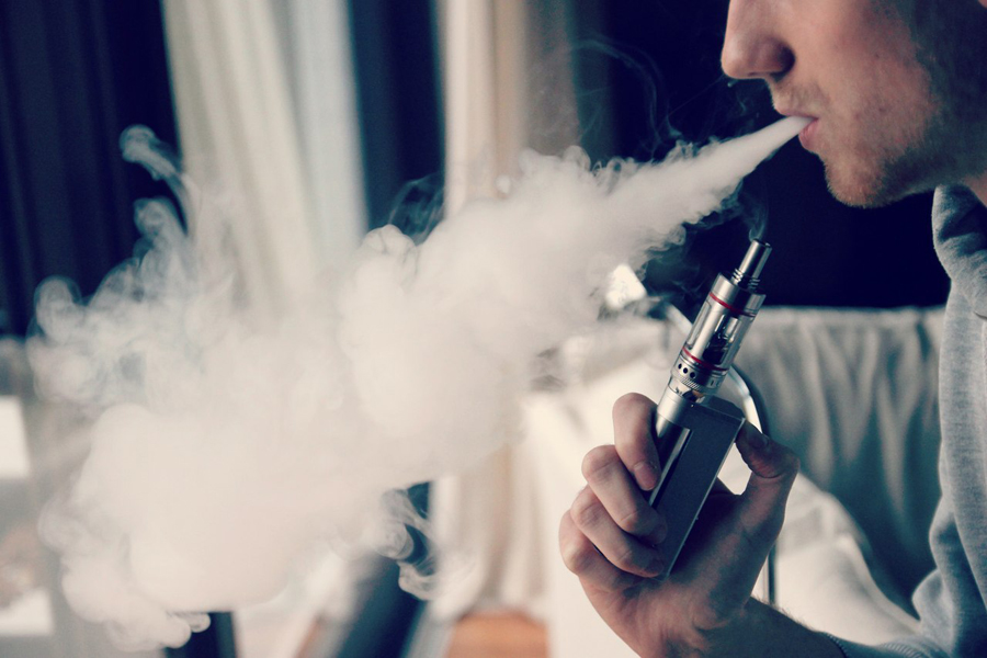 Белорусский врач заявил, что электронные сигареты поражают легкие, сосуды, глаза, вызывают аллергию