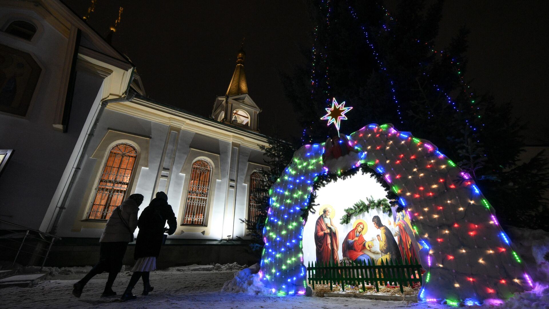 Православные верующие отмечают Рождество Христово 7 января