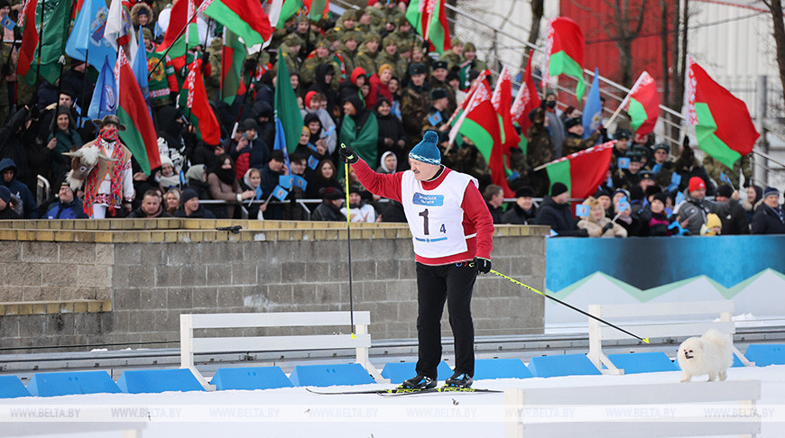 Лукашенко принимает участие в спортивном празднике "Минская лыжня" в Раубичах