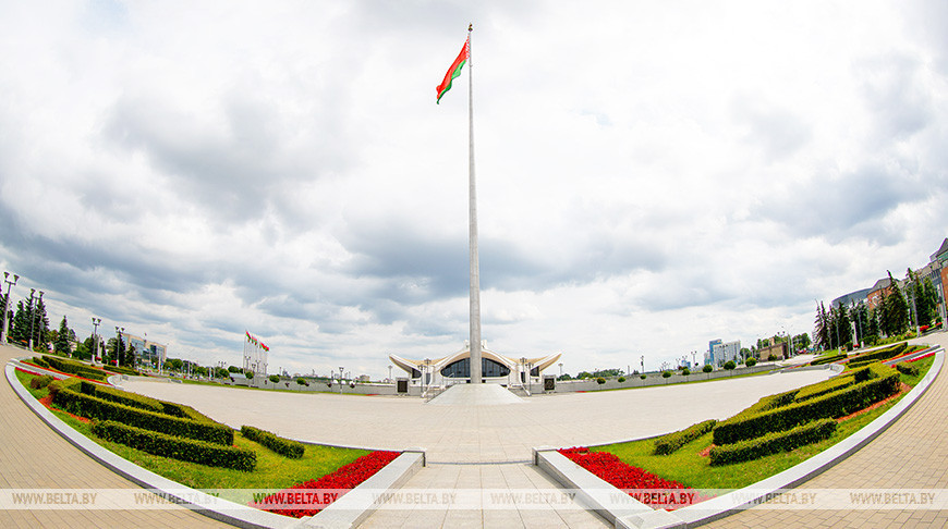 "Госсимволика защищает суверенитет Беларуси" – Лукашенко поздравил соотечественников с Днем герба и флага