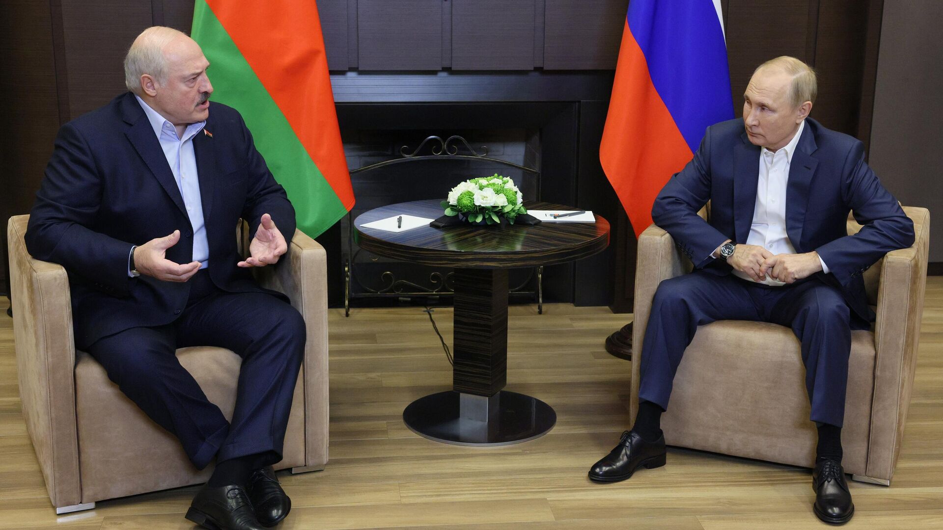 Лукашенко и Путин договорились о развертывании совместной региональной группировки войск