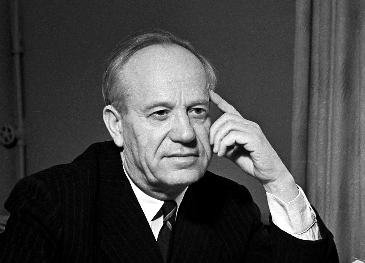 Энциклопедист и поэт. 25 июня исполняется 120 лет со дня рождения Петруся Бровки