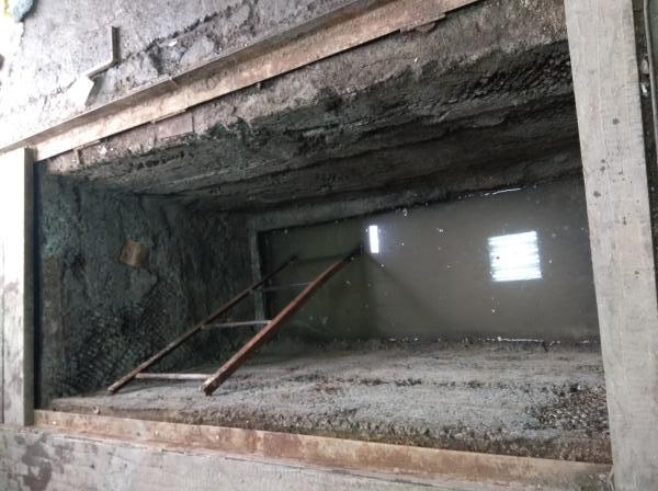 В Бобруйске мужчина выпивал с другом в недостроенном гараже, а после – утонул в смотровой яме