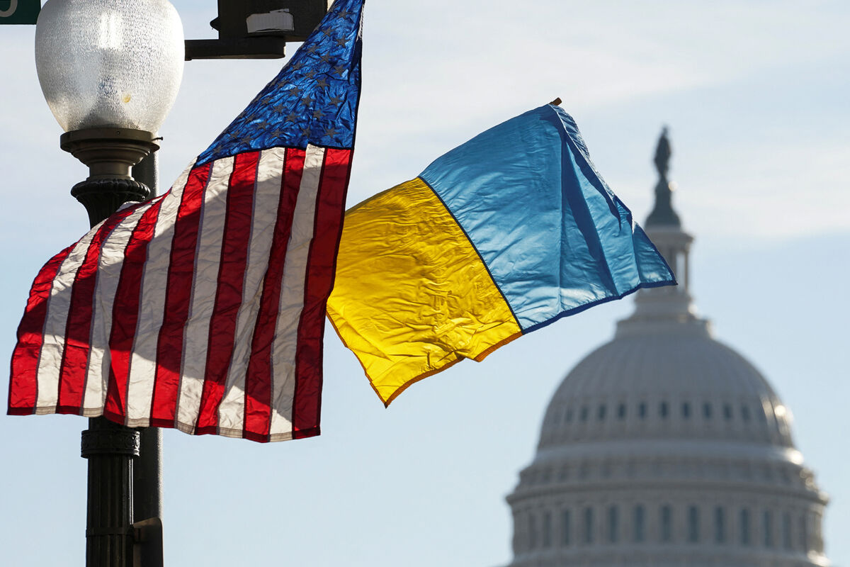 СМИ: Байден подпишет законопроект финансирования без помощи Киеву