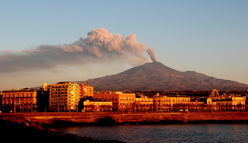 В Италии на Сицилии произошло новое извержение вулкана Этна