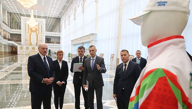 "В чем тут белорусская изюминка?" Александру Лукашенко представили спортивную форму II Европейских игр
